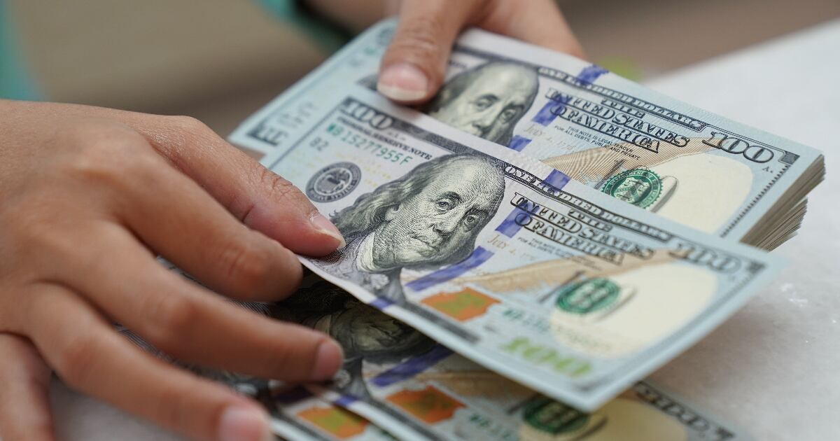 El dolar cayo a su nivel mas bajo en tres años, ¿por que?