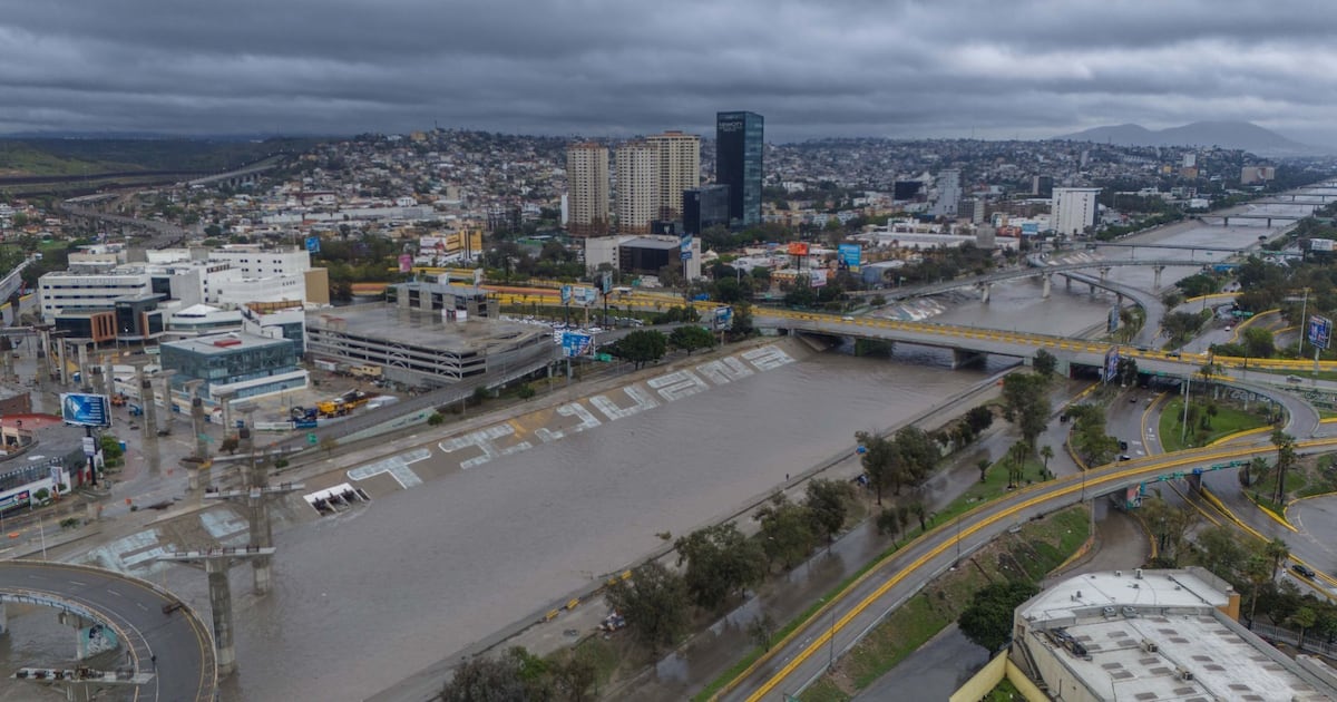 En el Río Tijuana desembocan las descargas domésticas e industriales de una metrópoli que creció explosivamente, explica Gustavo de Hoyos Walther.