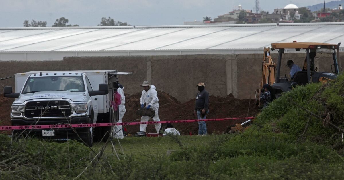 La fosa clandestina hallada en Zapopan es considerada como una de las más grandes del estado. (Foto: Cuartoscuro)