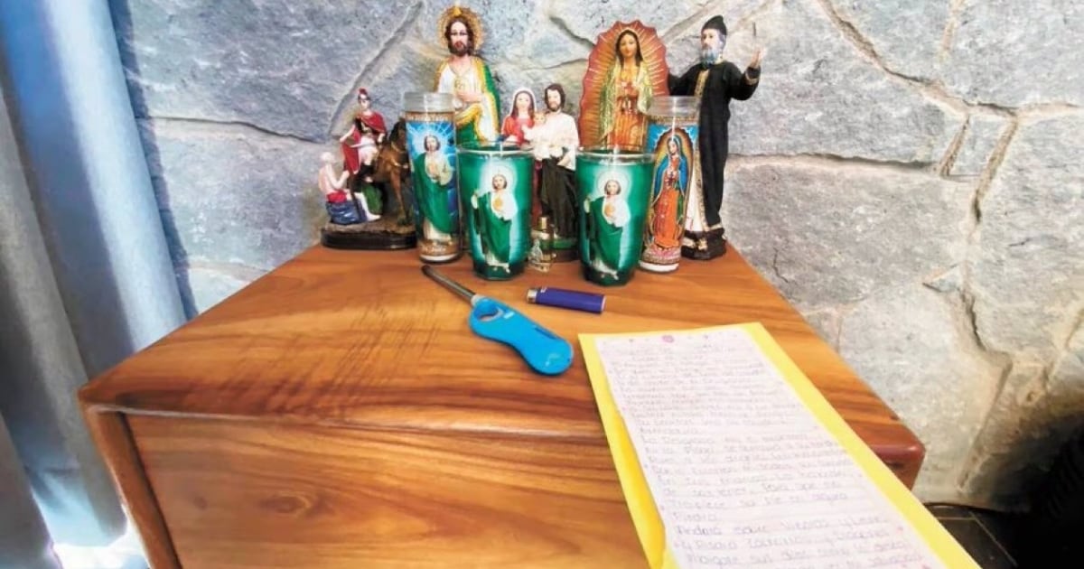 'El Mencho' tenia un altar de San Judas Tadeo en la casa donde se resguardaba. (Foto tomada de @_LuceroAlvarez)