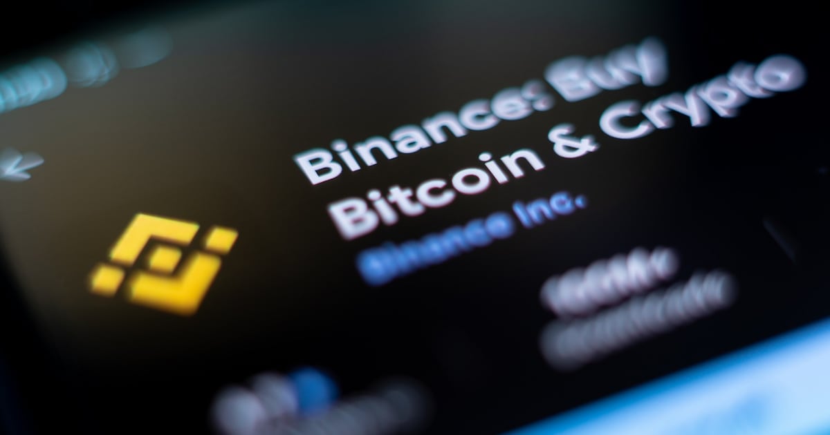 El bitcoin cayo por debajo de los 77 mil dolares tras darse a conocer el ataque cibernetico a Binance.
