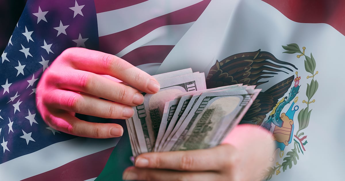 Banxico reporta cuatro meses consecutivos de alza en las remesas hacia México. (Fotoarte: El Financiero | Crédito: Shutterstock)