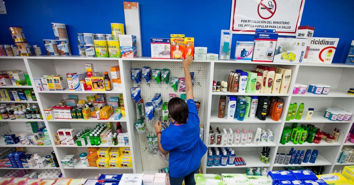 La Cofepris advirtio sobre los riesgos de automedicarse con medicamentos de perdida de peso.