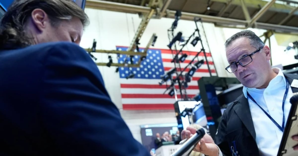 Asi operan las acciones en Wall Street y la Bolsa Mexicana de Valores HOY 1 de octubre. (AP).
