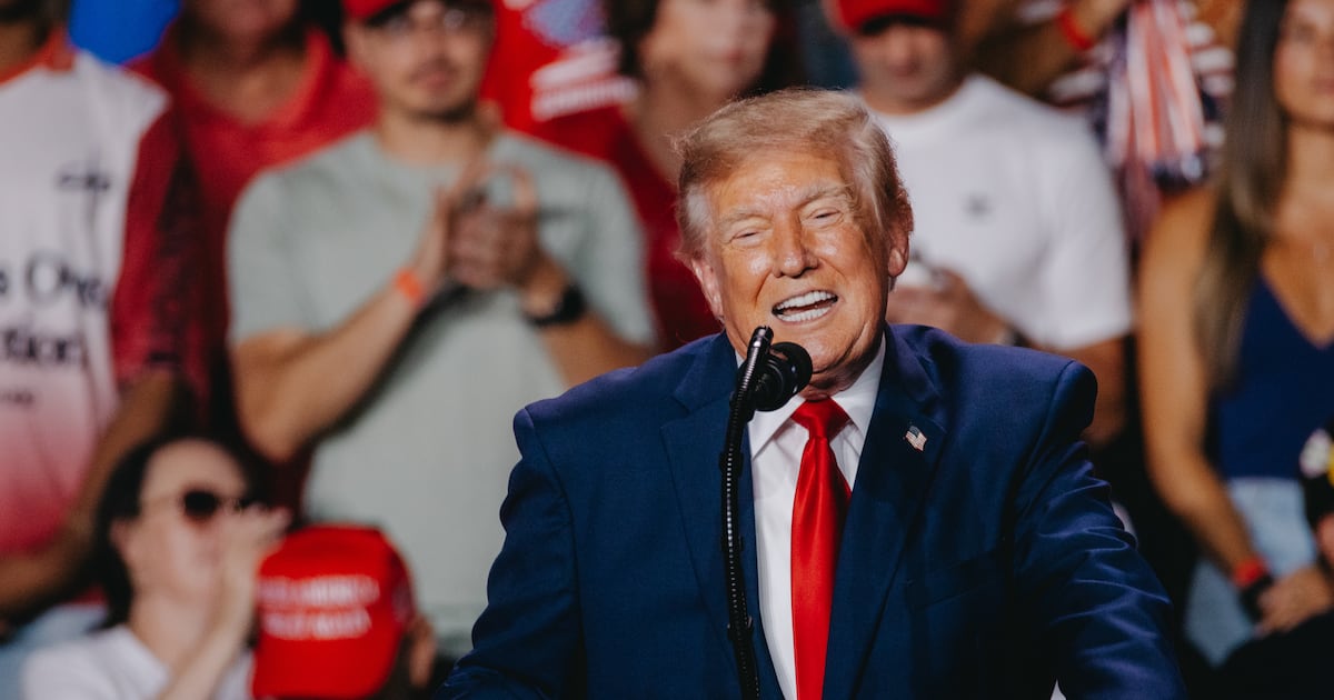 Trump o sus asesores financieros han realizado miles de transacciones cada trimestre, por un total de decenas de millones de dólares.