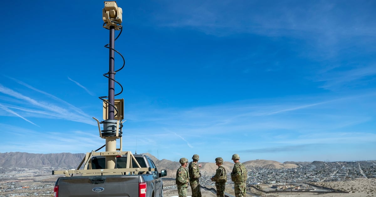 EU apuesta por un muro con inteligencia artificial en la frontera con México; crecen las críticas. (AP)