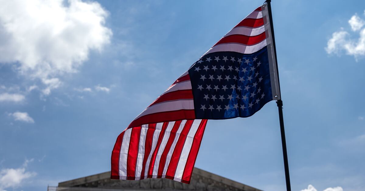 S&P le quitó a EU la triple A desde el 2011, el primero en hacerlo, cuando el nivel de deuda sobre el GNP (Similar al PIB) rondaba el 93 por ciento, pero el déficit fiscal se estaba disparando.