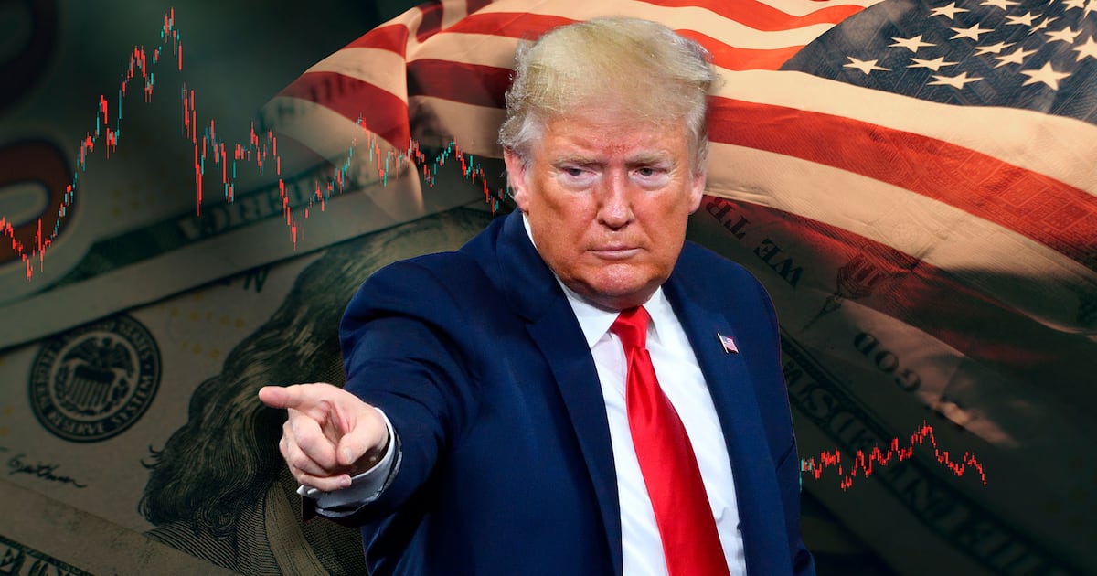 El indice dolar —que mide el valor de la divisa estadounidense frente a una canasta de monedas— ha caido mas de 11% desde la llegada de Trump al poder.