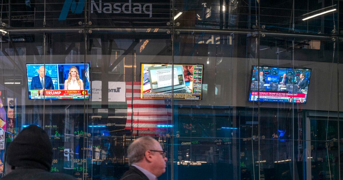 Así operan los principales indicadores de Wall Street este viernes 14 de febrero de 2025. Foto: EFE