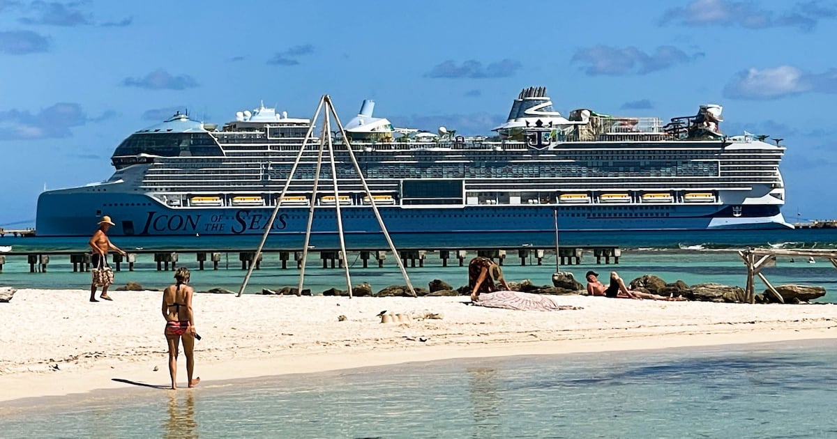 El desarrollo turistico en el Caribe mexicano no puede continuar a costa de destruir ecosistemas que son patrimonio natural del pais.
