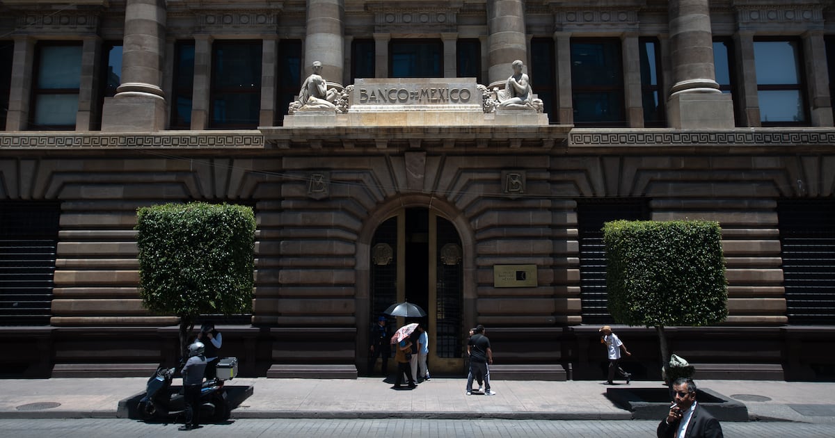 Banxico podría mantener la tasa de política monetaria en el nivel actual de 6.5% sin que ello implique ni aumentos en la inflación, ni ajustes desordenados del tipo de cambio, ni dificultades para que el gobierno pueda financiar el déficit fiscal.