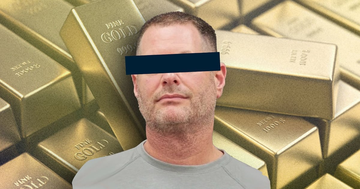 El pasado 18 de mayo, agentes del FBI registraron la casa de Rush y encontraron aproximadamente 303 lingotes de oro.