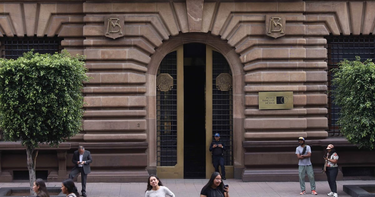 El 15 de junio, el Diario Oficial de la Federación publicó la Circular 8/2026, que autoriza a Banxico a comprar valores gubernamentales en el mercado secundario por primera vez en su historia moderna.