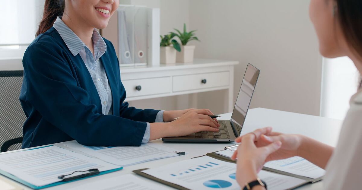 La pregunta adecuada no es “¿donde gano mas?”, sino que opcion encaja mejor con tu vida: tolerancia al riesgo, horizonte de inversion, liquidez, capacidad de ahorro, estabilidad de ingresos y obligaciones.