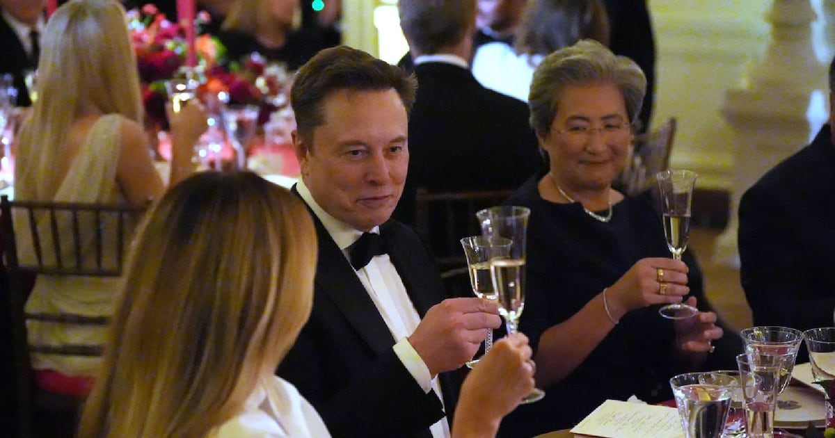 Elon Musk vuelve a tener una fortuna de 1 billon de dolares despues del repunte de SpaceX y Tesla en los mercados. (AP).
