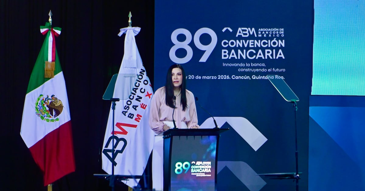 Victoria Rodriguez, gobernadora de Banxico, aseguro que esta pendiente, promover los pagos con tarjeta en comercios.