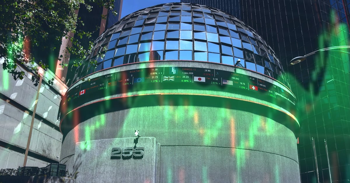 Mercados suben hoy: Nasdaq, S&P 500 y Dow Jones avanzan por caida del petroleo. (Fotoarte: El Financiero | Credito: Cuartoscuro/Shutterstock)