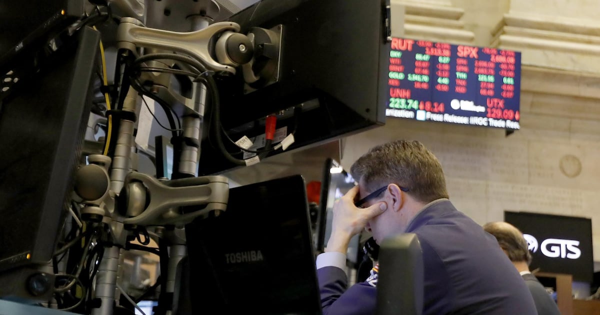 Asi opera hoy Wall Street y la Bolsa Mexicana de Valores. (EFE).