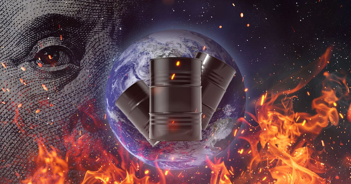 Si el aumento en el precio del petroleo se mantiene, el impacto sobre inflacion y crecimiento dejaria de ser un ajuste menor para convertirse en un evento macroeconomico de primera magnitud.