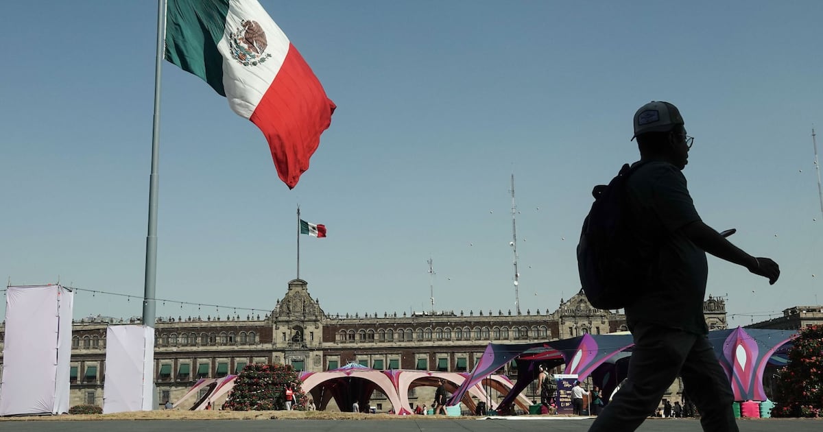 El estancamiento de la economia en Mexico en los ultimos siete años es sintoma de baja inversion y otros problemas de fondo a resolver, analiza Enrique Cardenas.