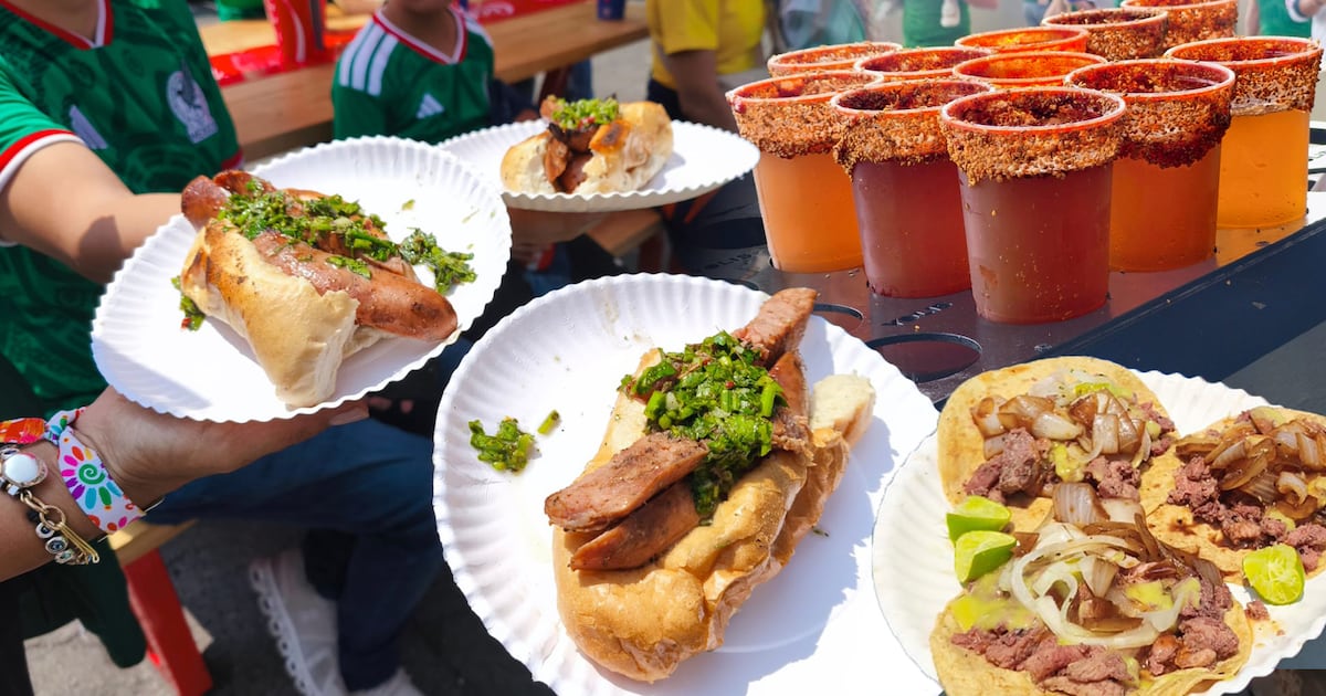 El costo promedio de la comida y bebida en el interior del Estadio Ciudad de Mexico es de 500 pesos por persona. Foto: Cecilia L. Garcia.