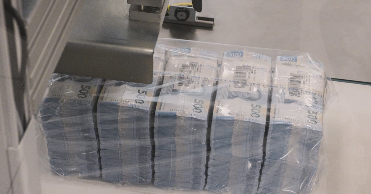 La captacion del IVA, que principalmente esta asociada al desempeño de la economia y el consumo, se contrajo 8.8 por ciento y se ubico 9.1 mil millones de pesos por debajo de lo previsto, afectada por la apreciacion del peso.