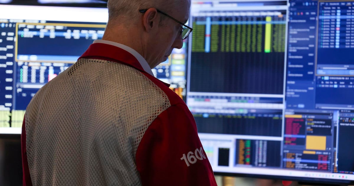 Asi cotizan Wall Street y la Bolsa Mexicana de Valores hoy. (EFE)