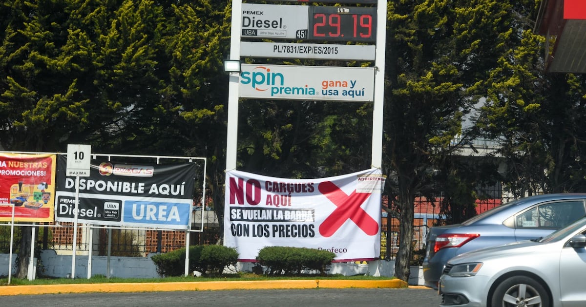 El Gobierno de Sheinbaum acordó un precio tope al diésel y a la magna como parte de una estrategia para contener la inflación.