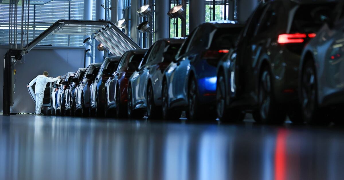 El presidente estadounidense ha impuesto aranceles a casi todos sus socios comerciales, argumentando que quiere recuperar la industria nacional. (Foto: Bloomberg)