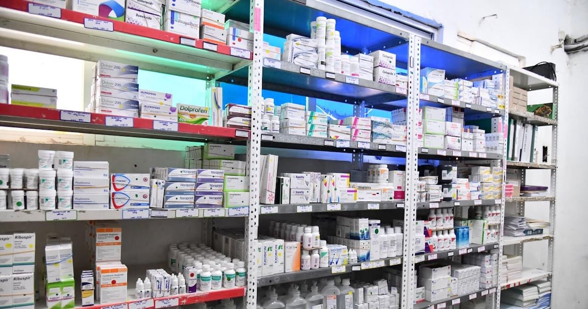 El gobierno de Veracruz anuncio mil 300 consultorios de atencion primaria y una inversion de mil millones de pesos en medicamentos.