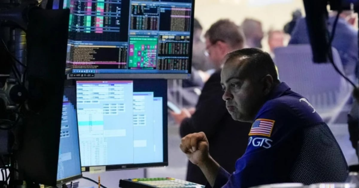 Asi operan Wall Street y la Bolsa Mexicana de Valores HOY. (AP).