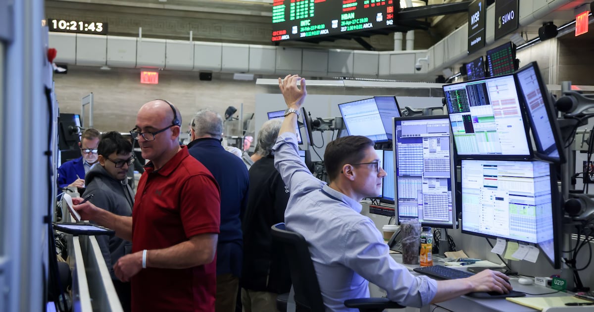 Las ganancias en Wall Street estuvieron encabezadas por el Nasdaq, con 1.29 por ciento; el S&P 500 subió 0.78 por ciento, y el Dow Jones que avanzó 0.49 por ciento.