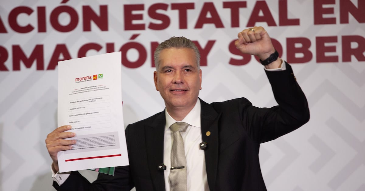 Waldo Fernandez durante el registro de aspirantes a la coordinacion de estatal en defensa de la transformacion y soberania Nacional de Morena Partido del Trabajo y Verde Ecologista. (FOTO: ANDREA MURCIA /CUARTOSCURO)