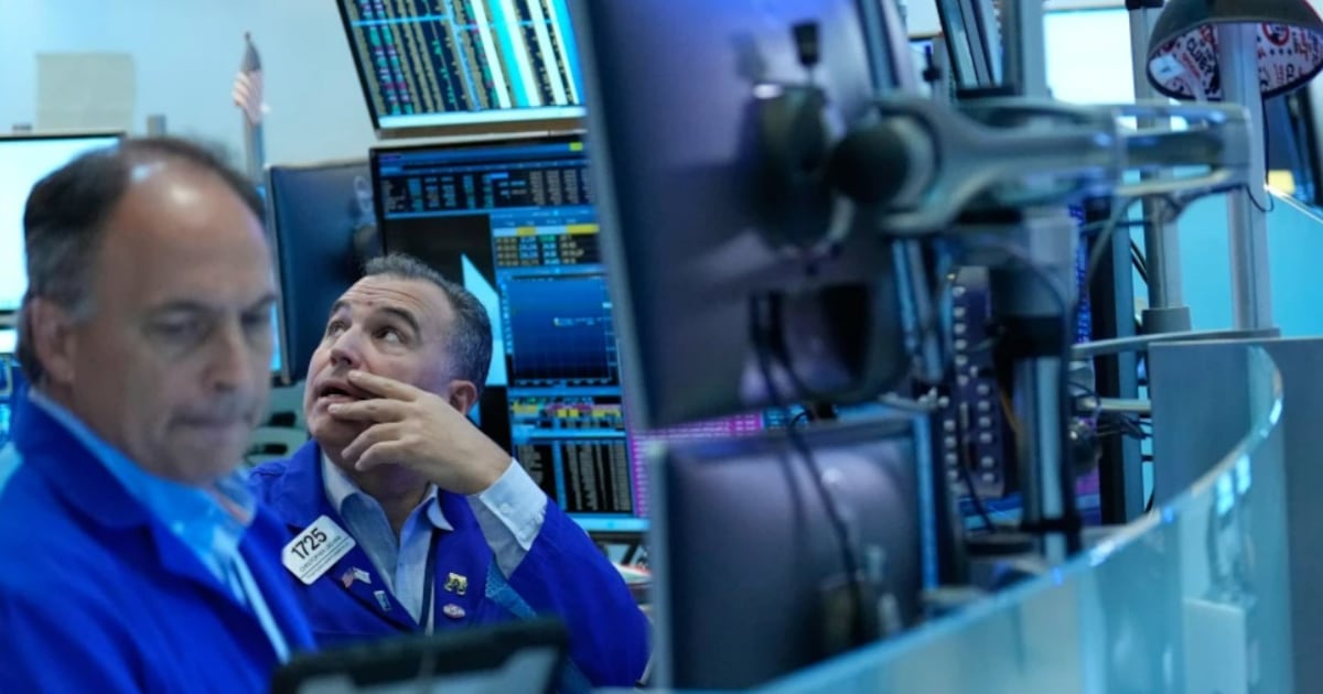 Así operan las acciones en Wall Street y la Bolsa Mexicana de Valores HOY 2 de octubre. (AP).