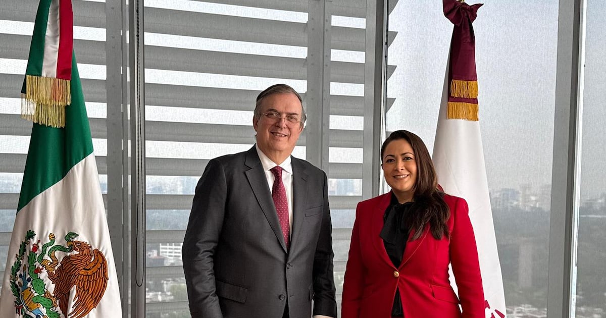 La reunion de la gobernadora Tere Jimenez y el secretario de Economia, Marcelo Ebrard, se realizo en la CDMX.