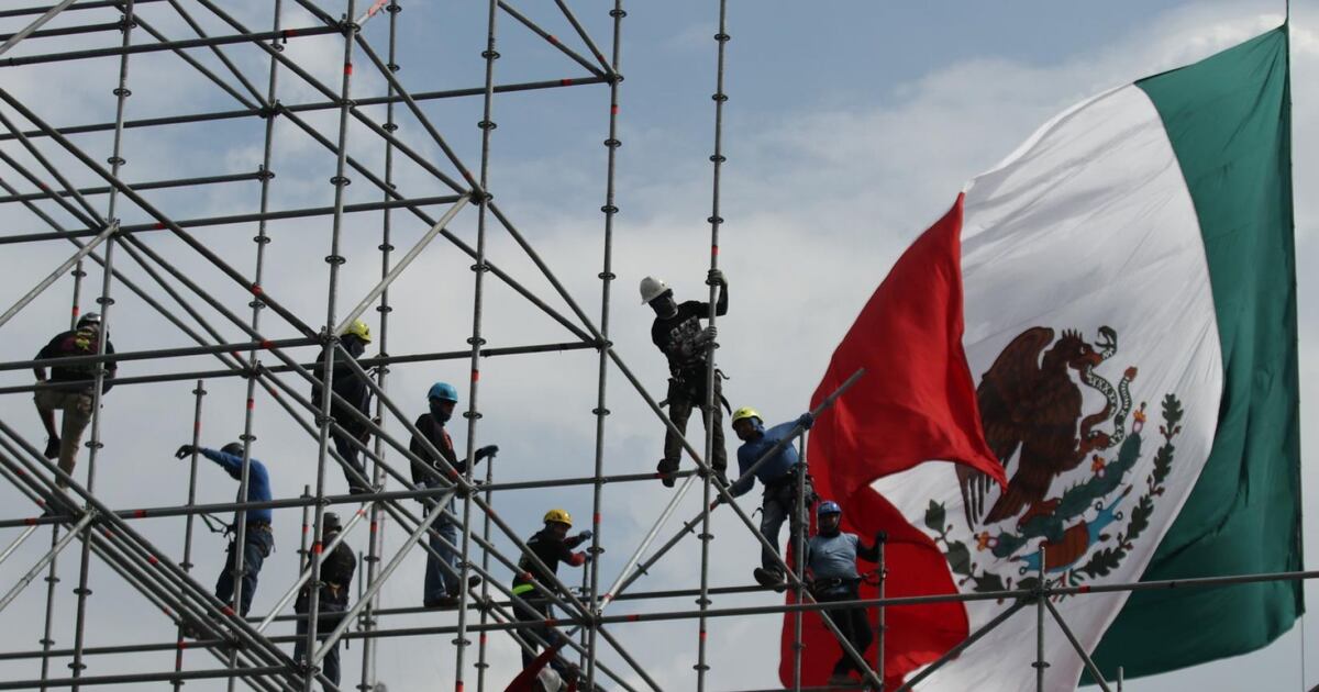 Las finanzas en Mexico irian rumbo a un 'choque' si no se corrigen aspectos para atraer mas inversion.