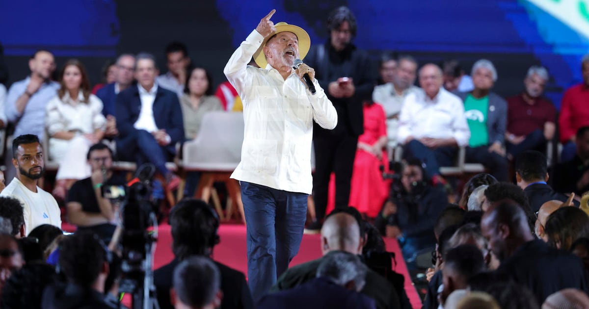 El presidente de Brasil, Luiz Inacio Lula da Silva, participo en la convencion nacional del Partido de los Trabajadores de Brasil (PT) este domingo, en Sao Paulo (Brasil).