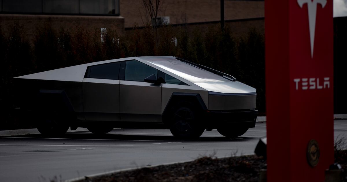 Tesla podría perder buena parte de su mercado en China mientras Musk la vuelve un estandarte político.