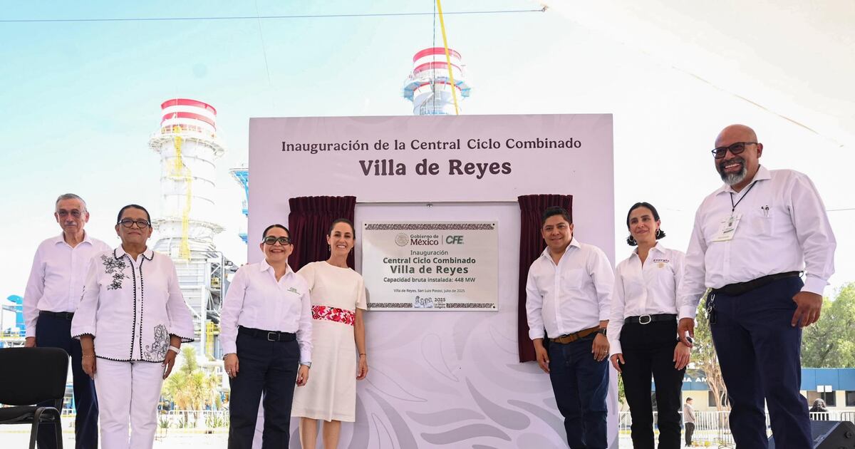 La CFE preve una inversion de 22 mil 801 millones de dolares para fortalecer la capacidad electrica. (Cuartoscuro)