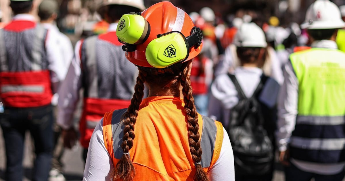 En la imagen, personas protestan por el secuestro y asesinato de mineros en La Concordia.