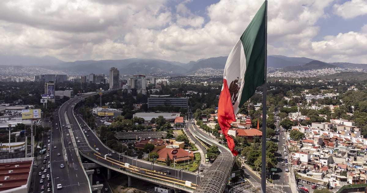 En noviembre de 2024, un día antes de que el gobierno de la presidenta Sheinbaum entregara si primer paquete económico, Moody’s revisó su perspectiva de la calificación de deuda de México de ‘estable’ a ‘negativa’.