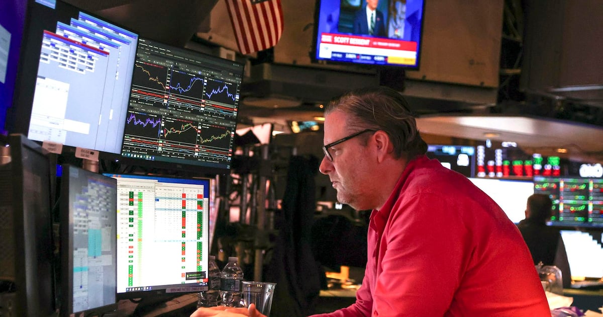Asi operan Wall Street y la Bolsa Mexicana de Valores este 17 de julio. (EFE).