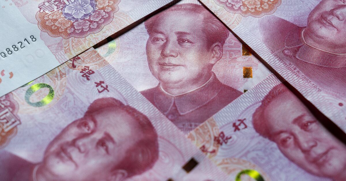 China buscara la forma de impulsar su divisa, el yuan, aprovechando la caida del dolar.