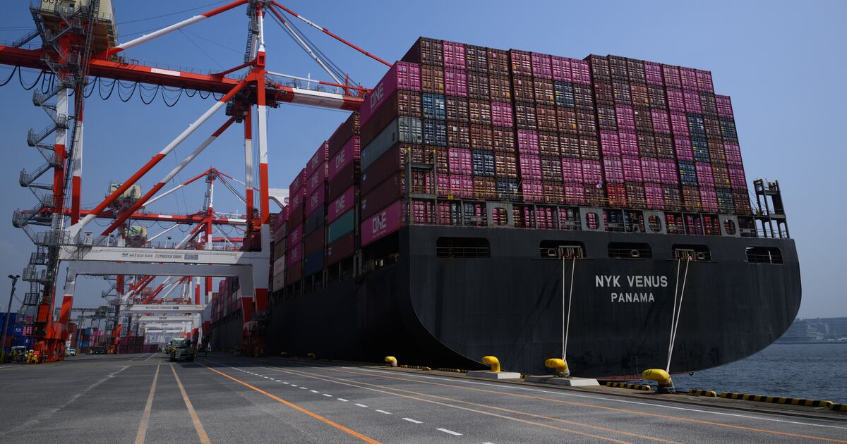 A medida que las principales economias se alinean para firmar acuerdos que incluyen los aranceles mas altos de la historia moderna, la vision del presidente estadounidense para el comercio global se esta haciendo realidad rapidamente.