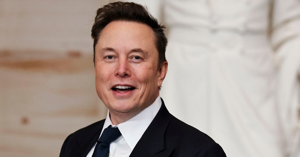 Los accionistas de Tesla aprobaron un paquete de compensación sin precedentes de mil millones de dólares para Elon Musk, el mayor pago concedido a un CEO. (Foto: Bloomberg)