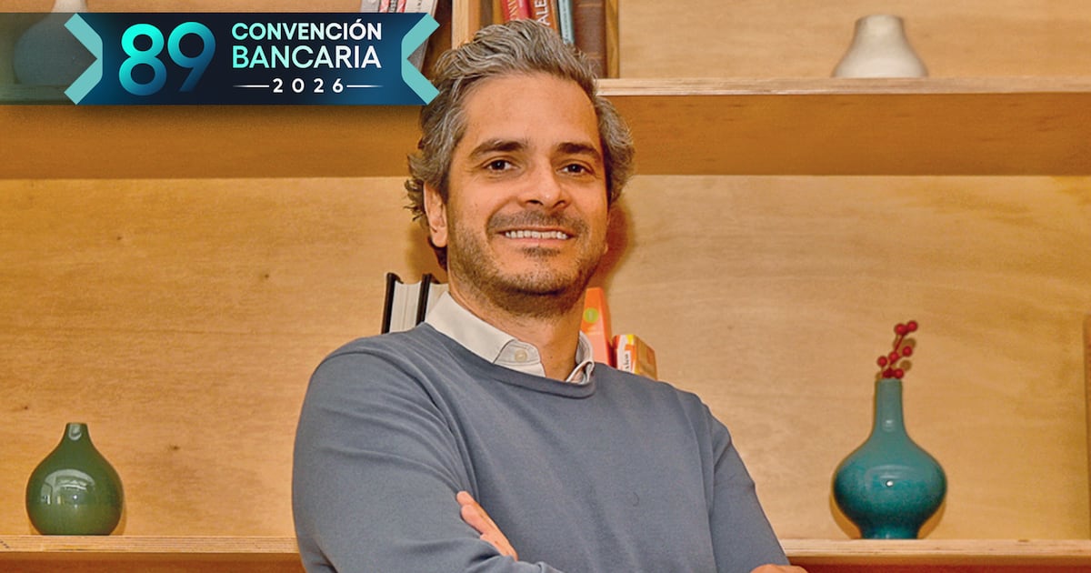 Bancos digitales intensifican competencia por captar clientes en México. (Lucía Flores)