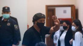 Ronaldinho queda en libertad tras 5 meses preso en Paraguay por usar pasaporte falso