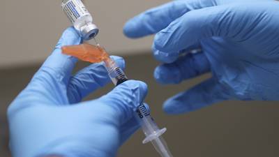 IPN se disculpa por caso de enfermera que fingió vacunar a adulto mayor