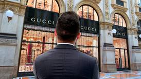 ¿Quién dirige la marca de lujo Gucci?