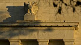 Autoridades de la Fed piden paciencia sobre futuras alzas de tasas